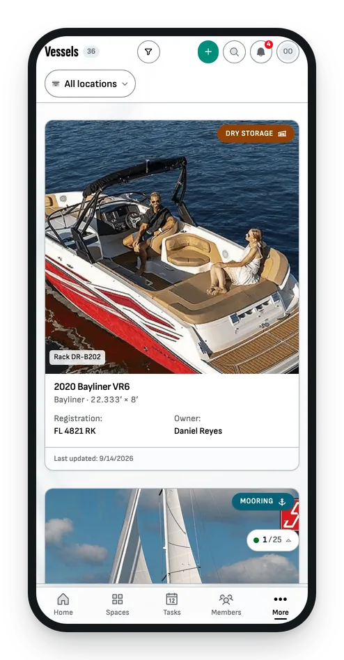 The Vessels list on a phone: a photo of a 2020 Bayliner VR6 with its dimensions, registration and owner.